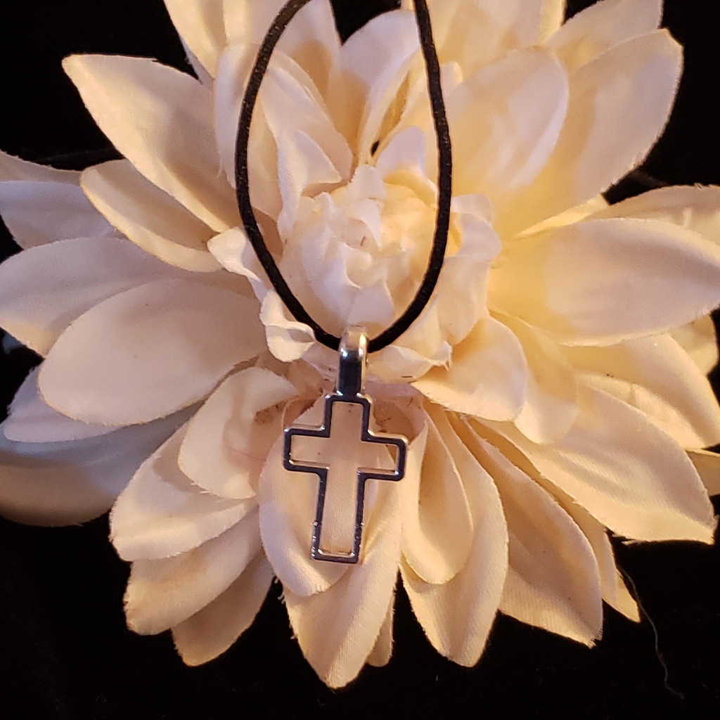 Metal Cross Pendant Necklace
